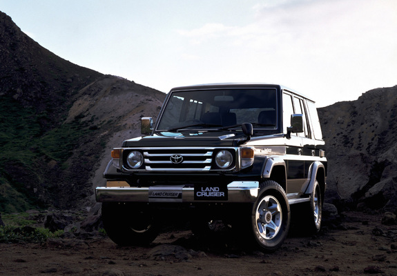 Toyota Land Cruiser (J76) 1999–2007 pictures