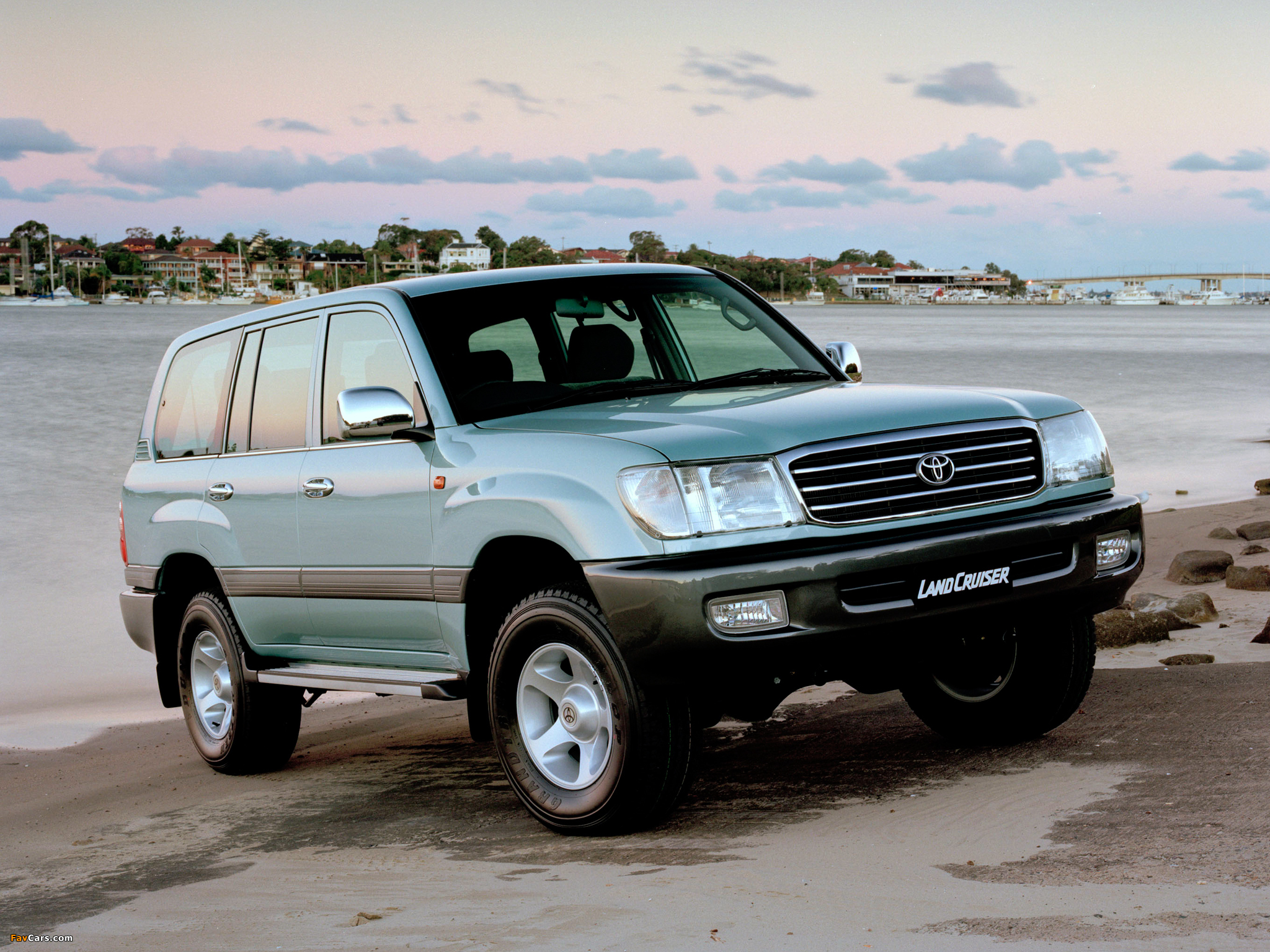 Toyota Land Cruiser 100 50th Anniversary AU-spec (J100-101) 2001 images (2048 x 1536)