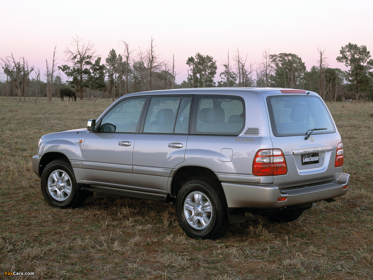 Toyota Land Cruiser 100 Sahara TD AU-spec (HDJ101K) 2002–05 photos (1280 x 960)