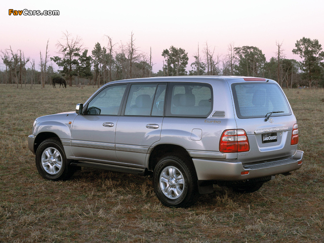 Toyota Land Cruiser 100 Sahara TD AU-spec (HDJ101K) 2002–05 photos (640 x 480)