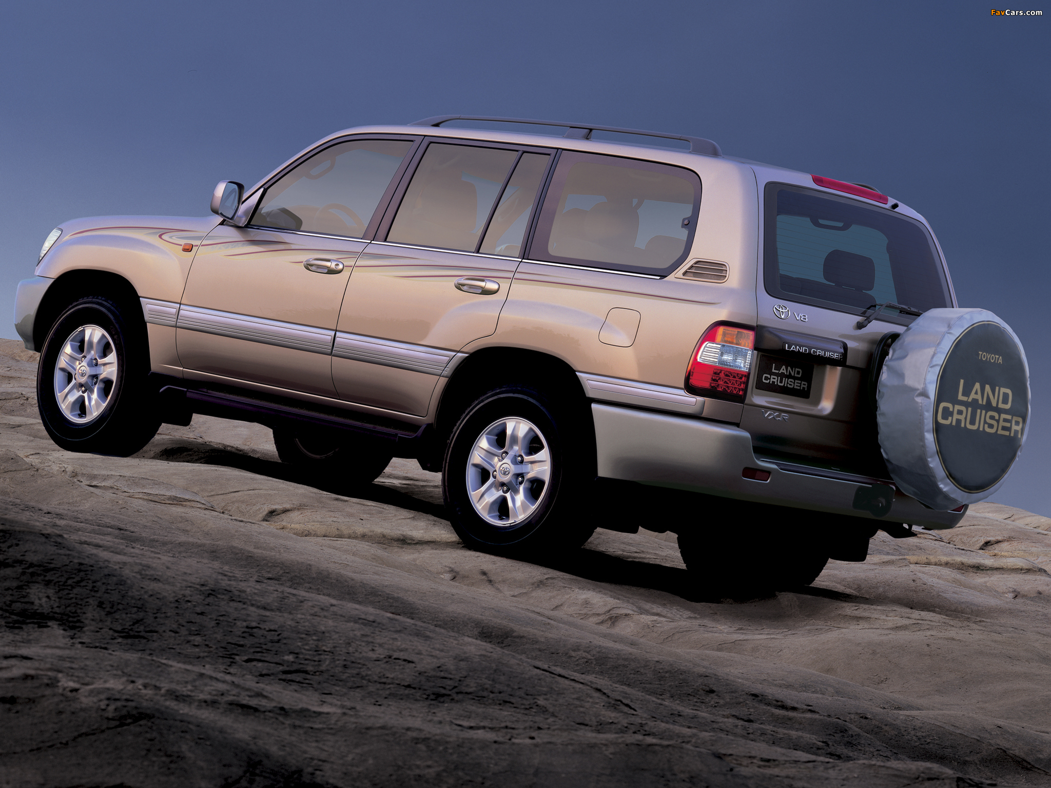 Toyota Land Cruiser 100 VX-R UAE-spec (J100-101) 2005–07 images (2048 x 1536)