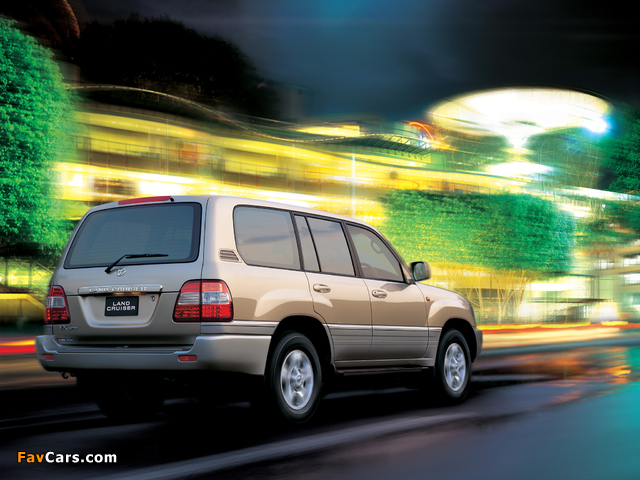 Toyota Land Cruiser 100 Van VX Limited G-Selection JP-spec (J100-101) 2005–07 pictures (640 x 480)