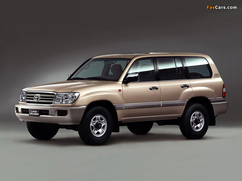 Toyota Land Cruiser 100 VX UAE-spec (J100-101) 2005–07 wallpapers (800 x 600)