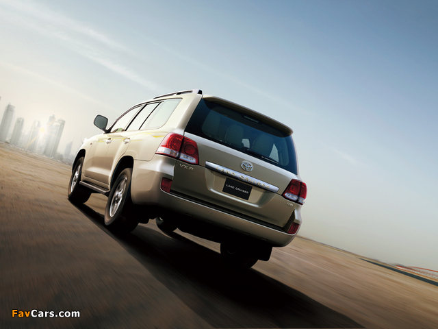 Toyota Land Cruiser 200 VX-R UAE-spec (UZJ200) 2007–10 images (640 x 480)