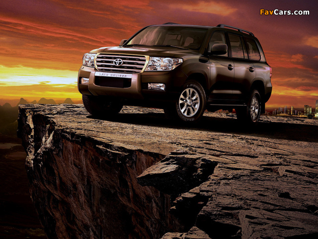 Toyota Land Cruiser 200 VX-R UAE-spec (UZJ200) 2007–10 photos (640 x 480)