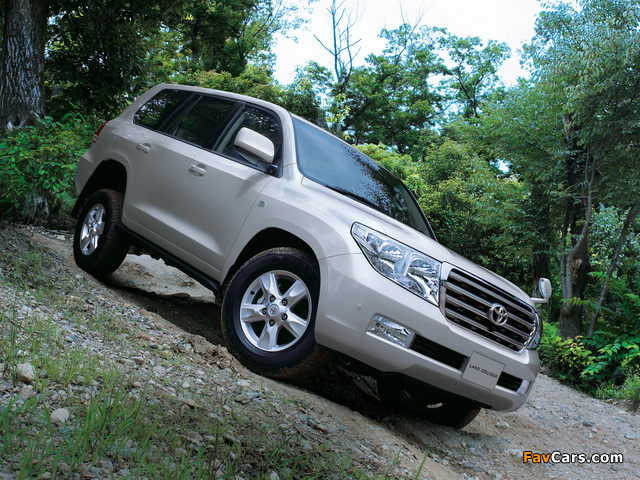 Toyota Land Cruiser 200 JP-spec (UZJ200) 2007–11 photos (640 x 480)