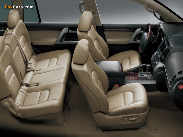 Toyota Land Cruiser 200 VX-R UAE-spec (UZJ200) 2007–10 photos (640 x 480)