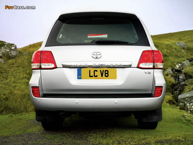 Toyota Land Cruiser V8 UK-spec (VDJ200) 2007–12 pictures (640 x 480)