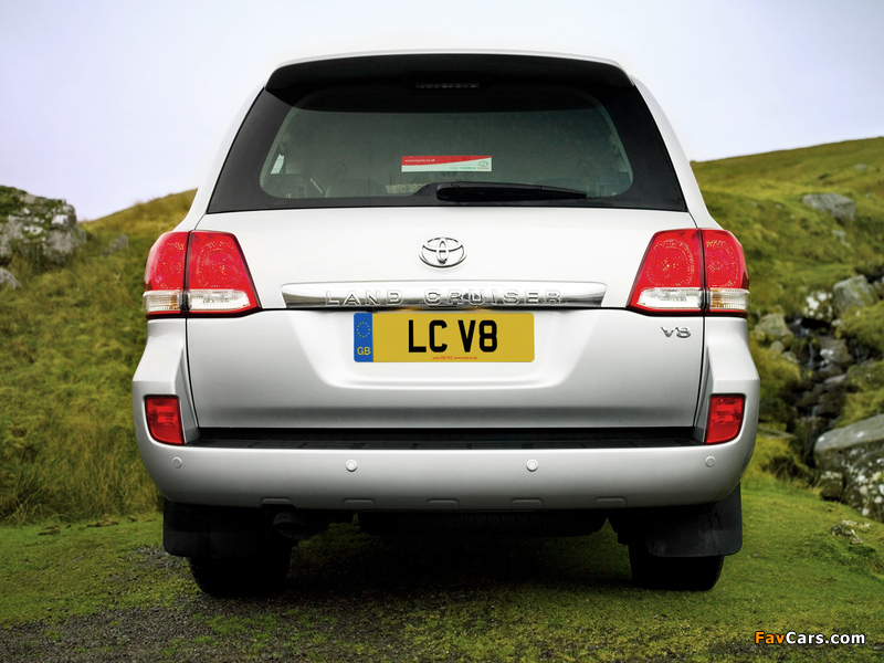 Toyota Land Cruiser V8 UK-spec (VDJ200) 2007–12 pictures (800 x 600)