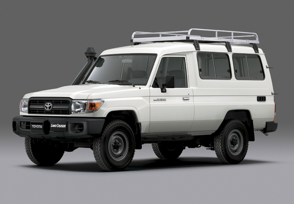 Toyota Land Cruiser UAE-spec (J78) 2007 pictures