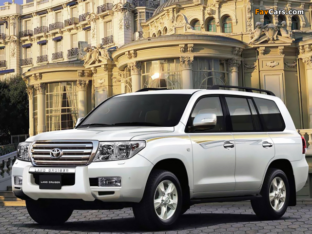 Toyota Land Cruiser 200 VX-R UAE-spec (UZJ200) 2010–12 photos (640 x 480)