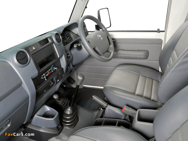 Toyota Land Cruiser Wagon ZA-spec (J78) 2010 photos (640 x 480)