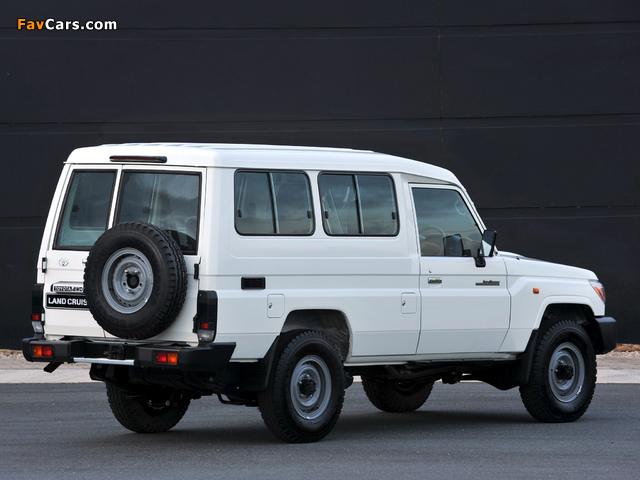 Toyota Land Cruiser Wagon ZA-spec (J78) 2010 pictures (640 x 480)