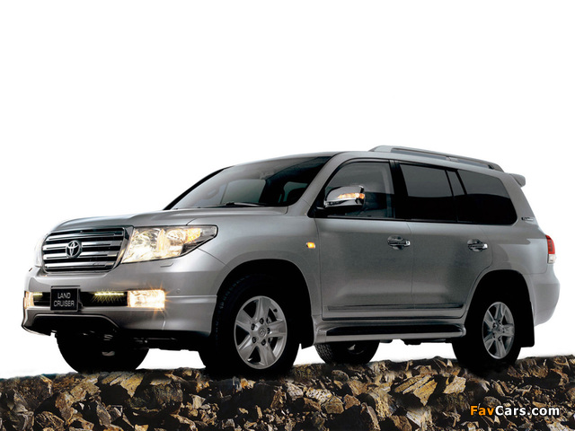 Toyota Land Cruiser 200 60th Anniversary UAE-spec (UZJ200) 2011 images (640 x 480)