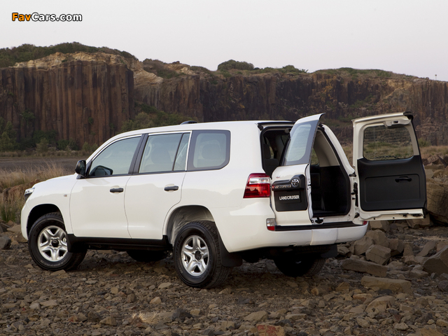 Toyota Land Cruiser 200 Turbo-diesel GX Wagon AU-spec (VDJ200) 2012 pictures (640 x 480)