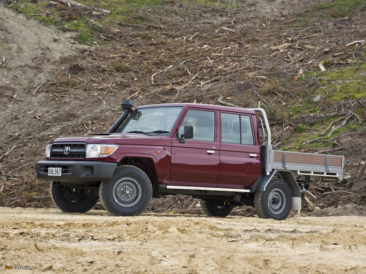 Toyota Land Cruiser Double Cab Chassis WorkMate (VDJ79) 2012 photos (1280 x 960)
