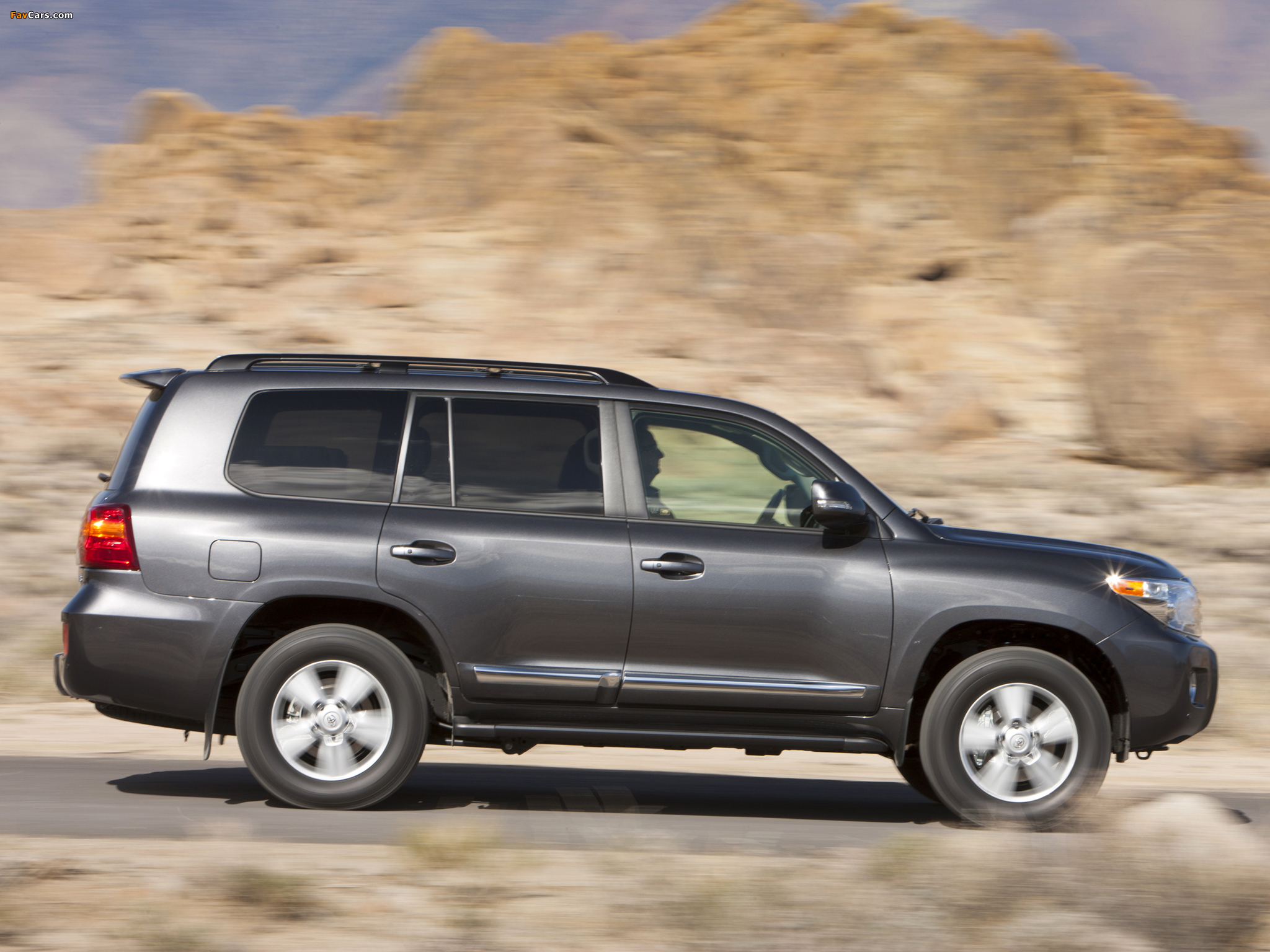 Toyota Land Cruiser US-spec (URJ200) 2012 pictures (2048 x 1536)