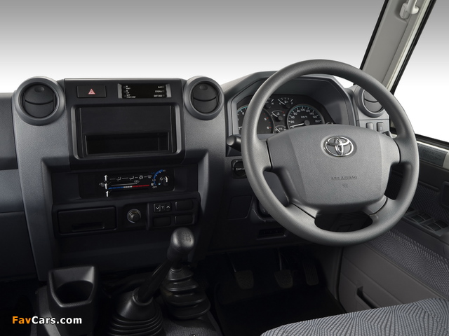 Toyota Land Cruiser Double Cab LX ZA-spec (J79) 2012 pictures (640 x 480)