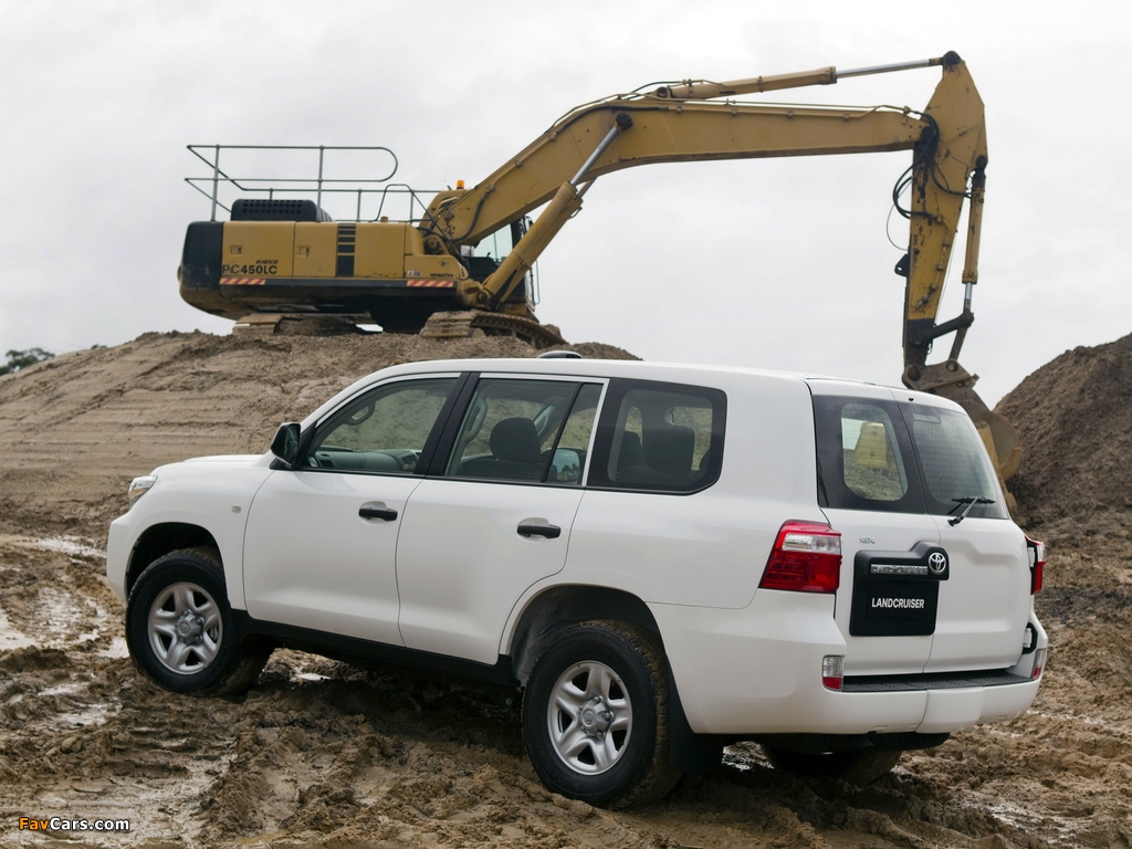 Toyota Land Cruiser 200 Turbo-diesel GX Wagon AU-spec (VDJ200) 2012 pictures (1024 x 768)