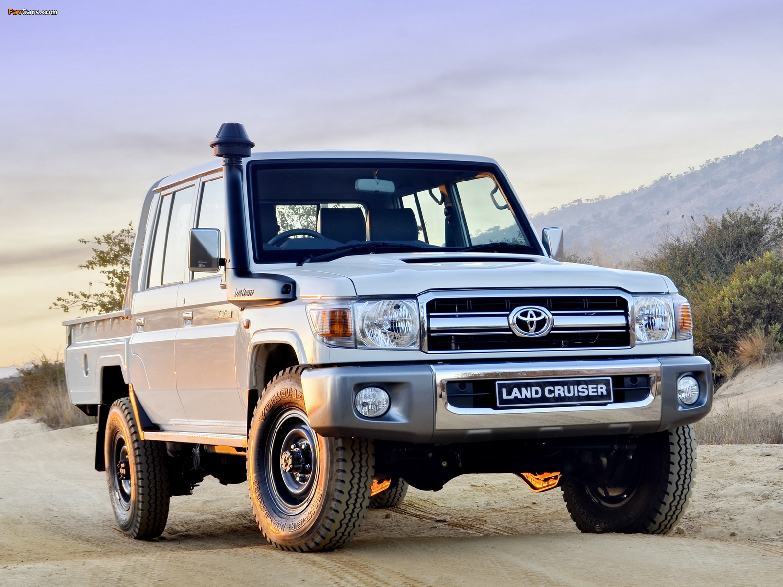 Toyota Land Cruiser Double Cab LX ZA-spec (J79) 2012 wallpapers (1600 x 1200)