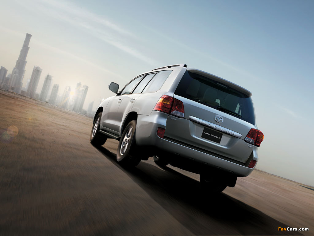 Toyota Land Cruiser 200 VX-R UAE-spec (UZJ200) 2012 wallpapers (1024 x 768)