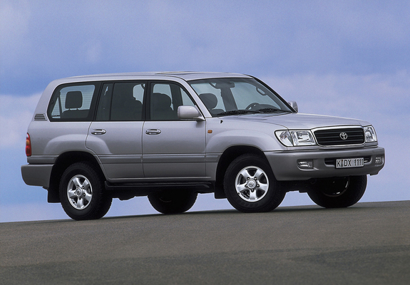 Toyota Land Cruiser 100 VX (J100-101) 1998–2002 images