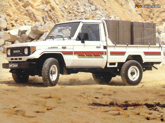 Toyota Land Cruiser Pickup UAE-spec (J79) 1984–90 wallpapers (640 x 480)
