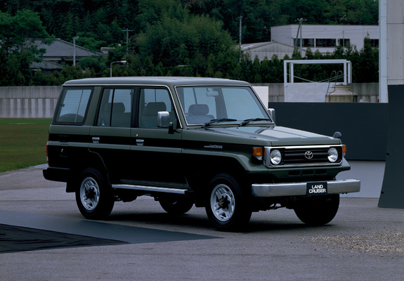 Toyota Land Cruiser (HSJ77V) 1990–99 wallpapers