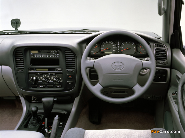 Toyota Land Cruiser 100 Wagon VX JP-spec (UZJ100W) 1998–2002 wallpapers (640 x 480)
