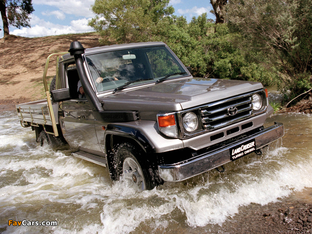 Toyota Land Cruiser Cab Chassis GXL (J79) 1999–2007 wallpapers (640 x 480)