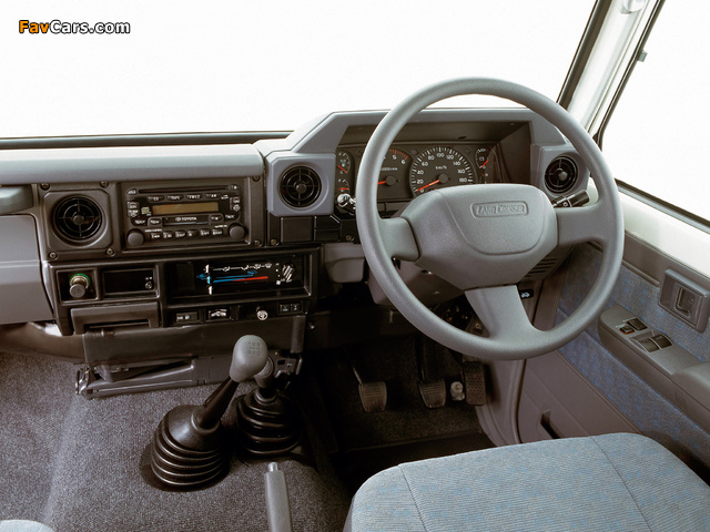 Toyota Land Cruiser Troop Carrier (J78) 1999–2007 wallpapers (640 x 480)