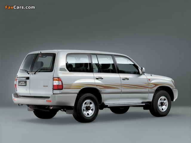 Toyota Land Cruiser 100 GX-R UAE-spec (J100-101) 2005–07 wallpapers (640 x 480)