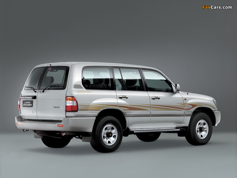 Toyota Land Cruiser 100 GX-R UAE-spec (J100-101) 2005–07 wallpapers (800 x 600)