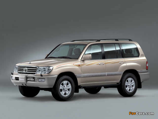 Toyota Land Cruiser 100 VX-R UAE-spec (J100-101) 2005–07 wallpapers (640 x 480)