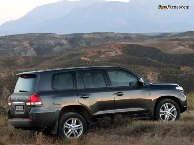 Toyota Land Cruiser 200 (UZJ200) 2007–12 wallpapers (640 x 480)