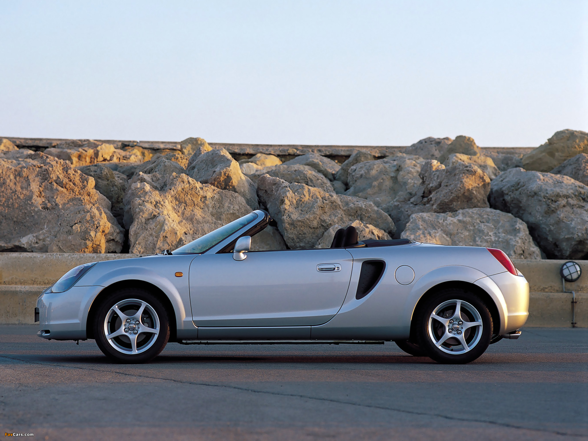 Toyota MR2 Roadster 1999–2002 wallpapers (2048 x 1536)