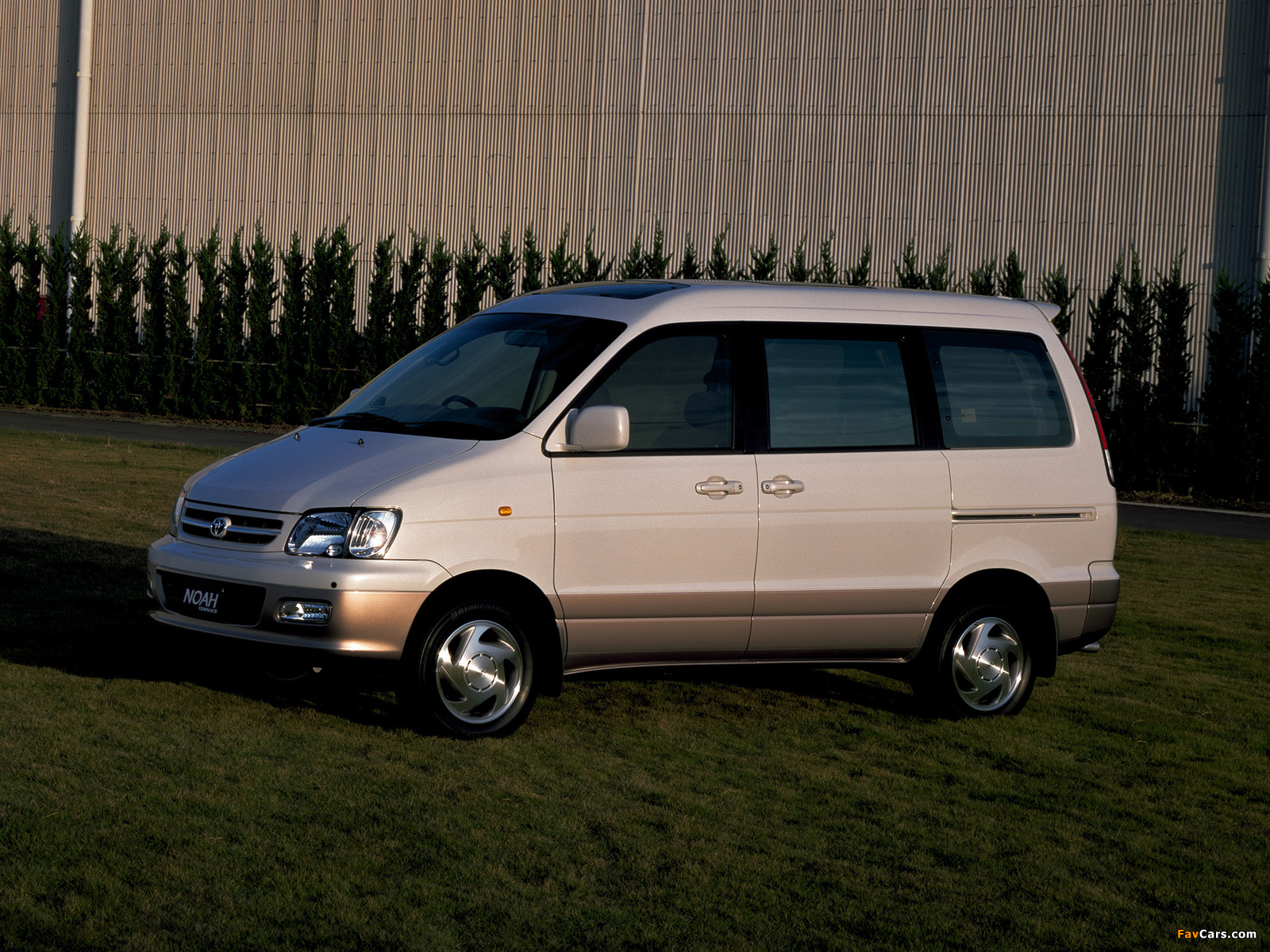 Photos of Toyota TownAce Noah 1996 (1600 x 1200)