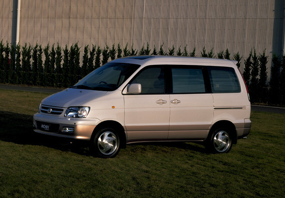 Photos of Toyota TownAce Noah 1996