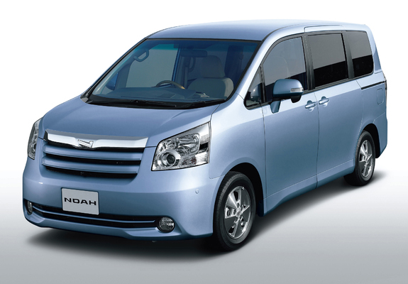 Pictures of Toyota Noah 2007