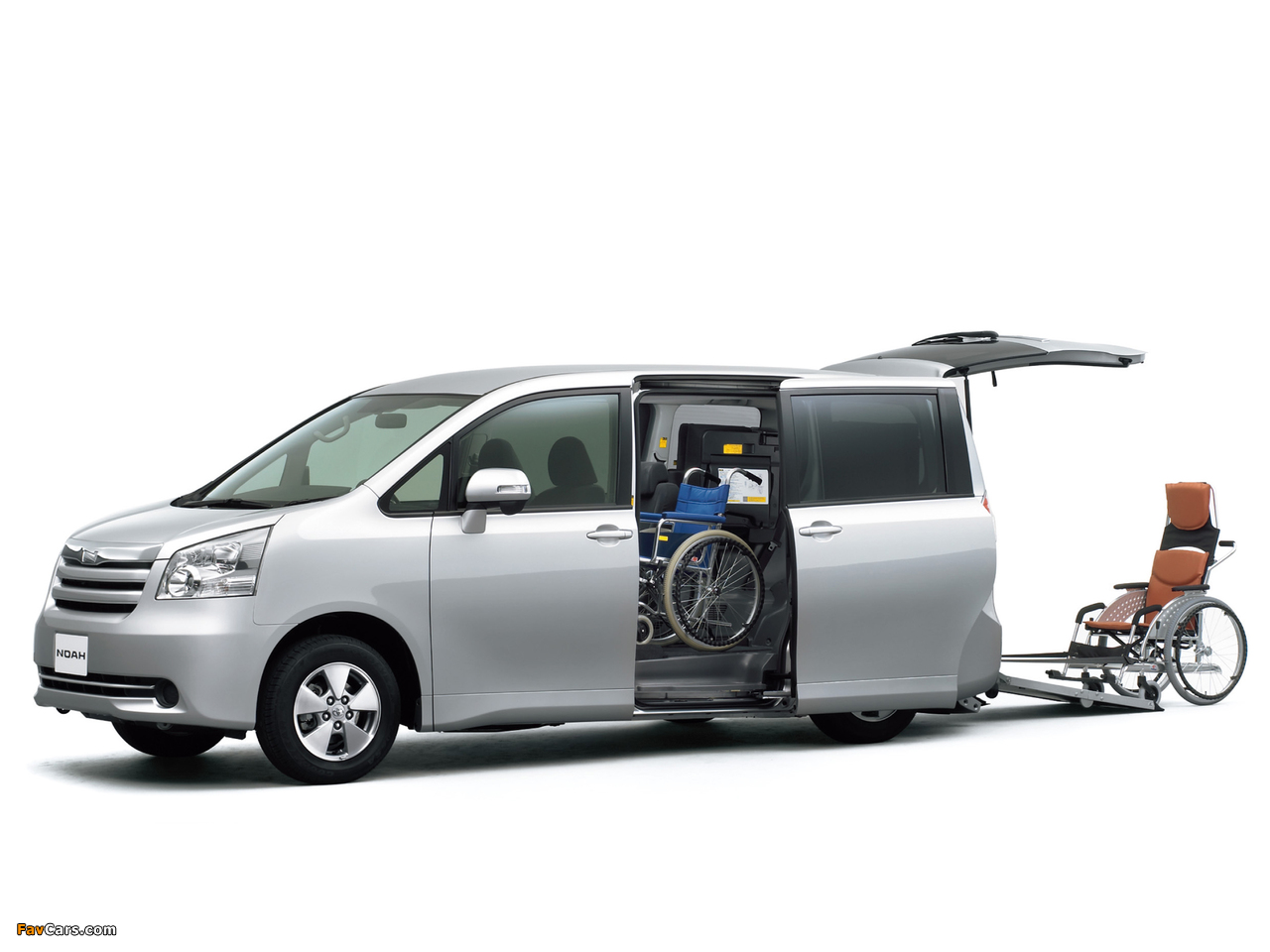 Pictures of Toyota Noah 2007–10 (1280 x 960)
