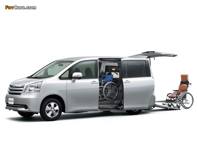 Pictures of Toyota Noah 2007–10 (640 x 480)