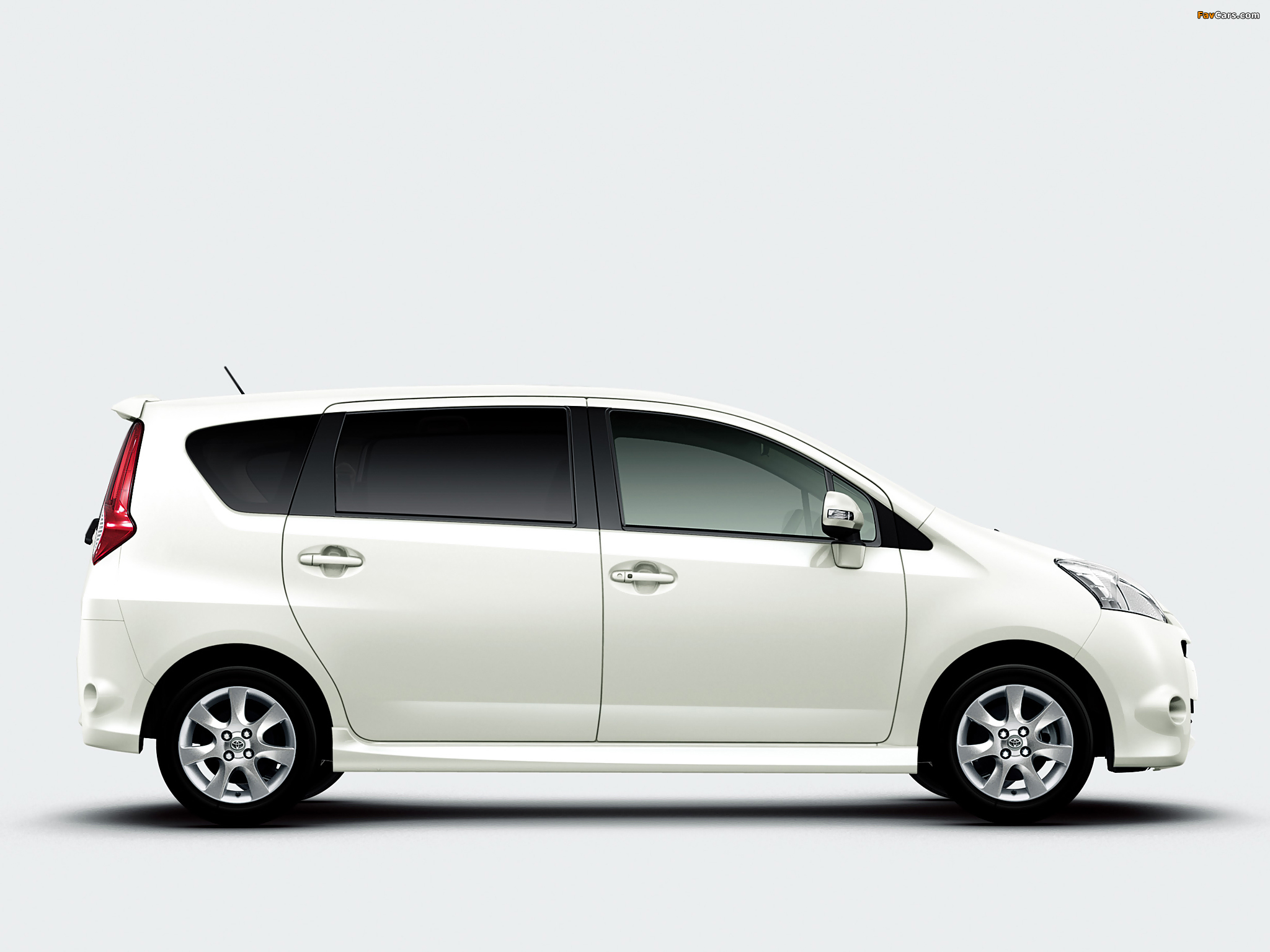 Toyota Passo Sette S 2008–12 wallpapers (2048 x 1536)