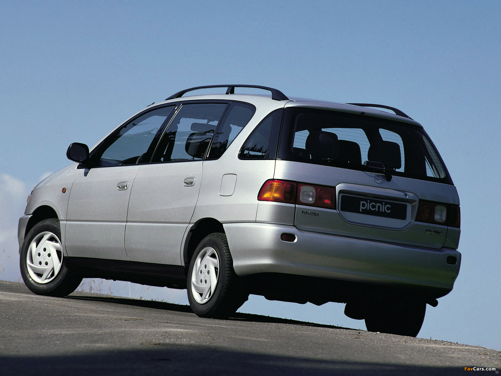 Photos of Toyota Picnic 1996–2001 (1600 x 1200)