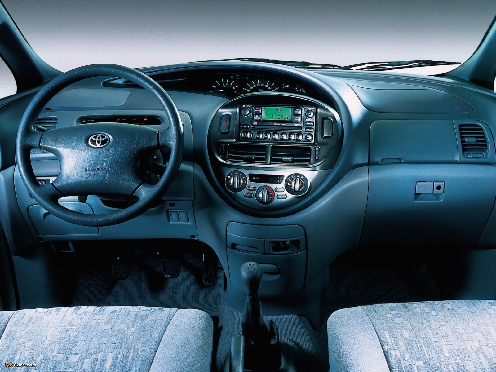 Toyota Previa 2000–05 images (1600 x 1200)
