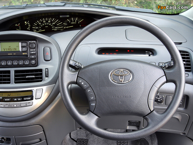 Toyota Previa UK-spec 2005–07 pictures (640 x 480)