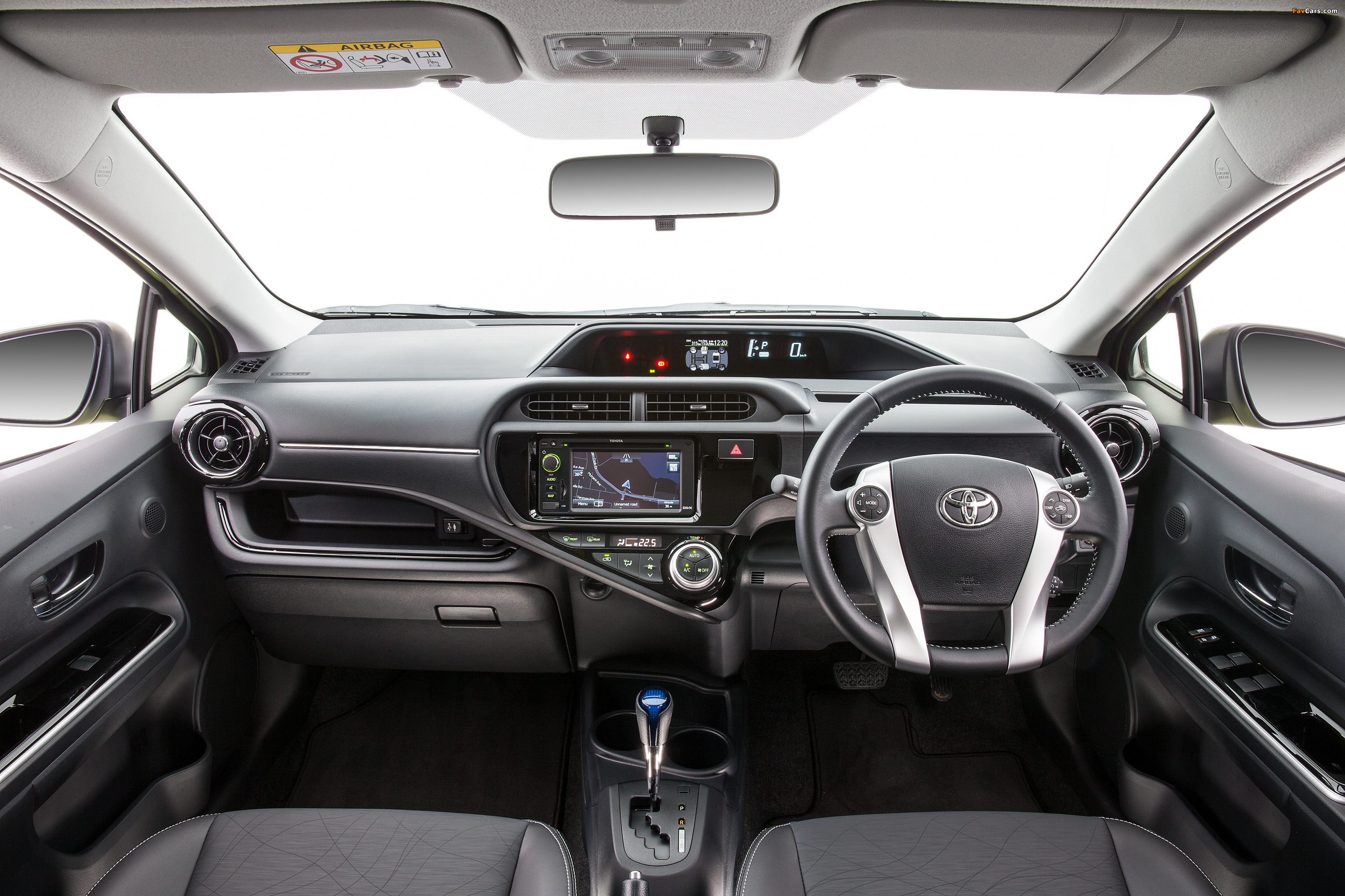 Photos of Toyota Prius c AU-spec 2015 (3000 x 2000)