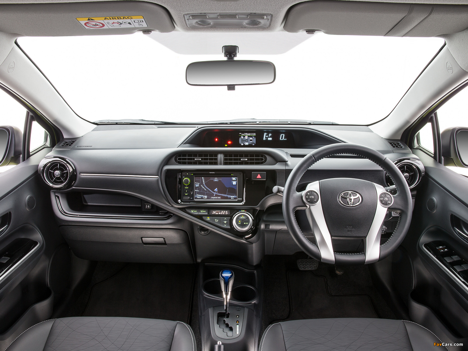 Photos of Toyota Prius c AU-spec 2015 (1600 x 1200)