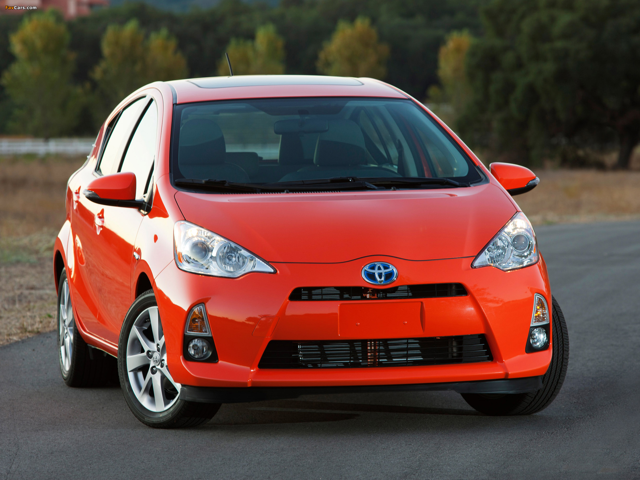 Pictures of Toyota Prius c 2012 (2048 x 1536)