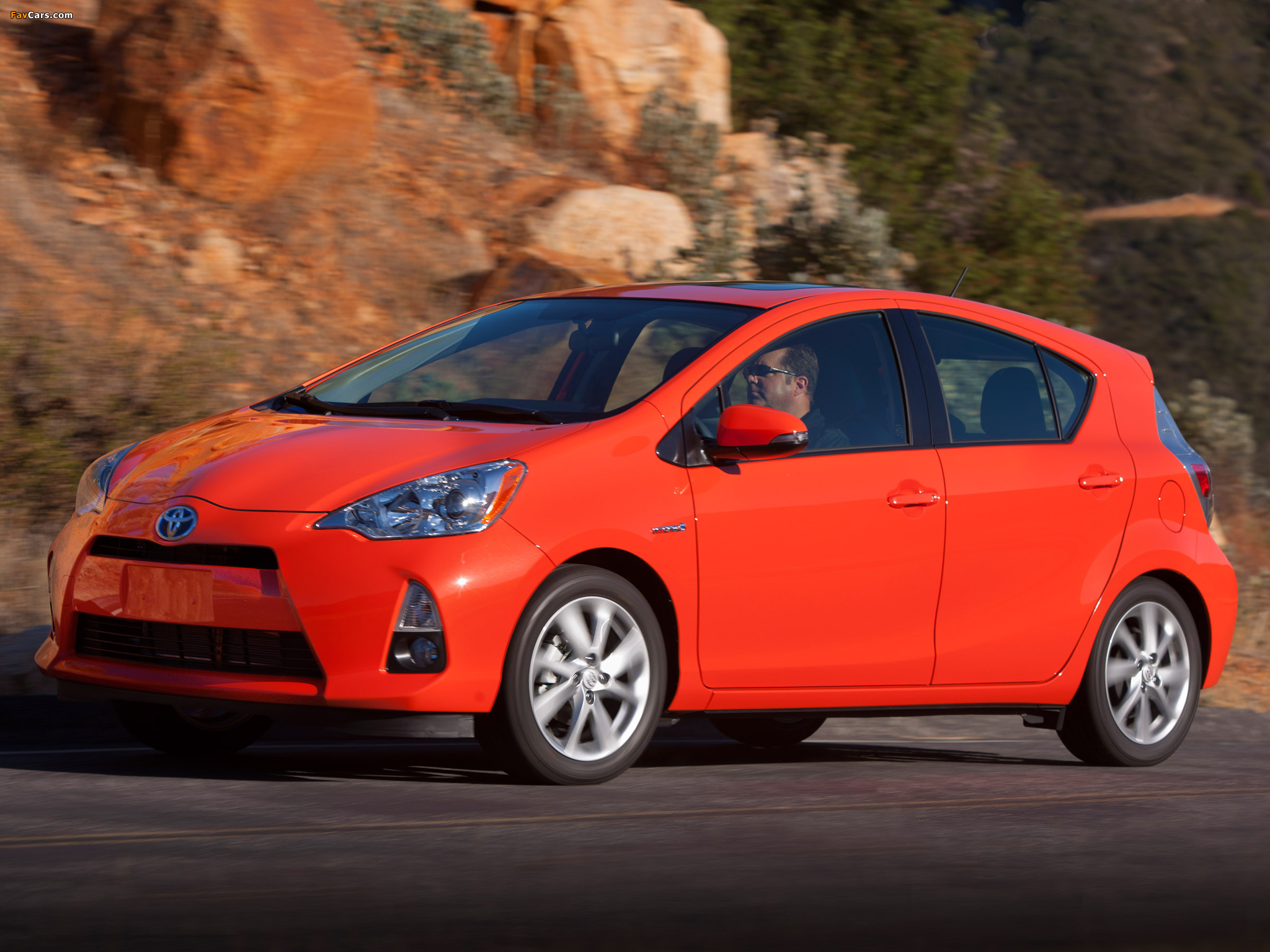 Pictures of Toyota Prius c 2012 (2048 x 1536)