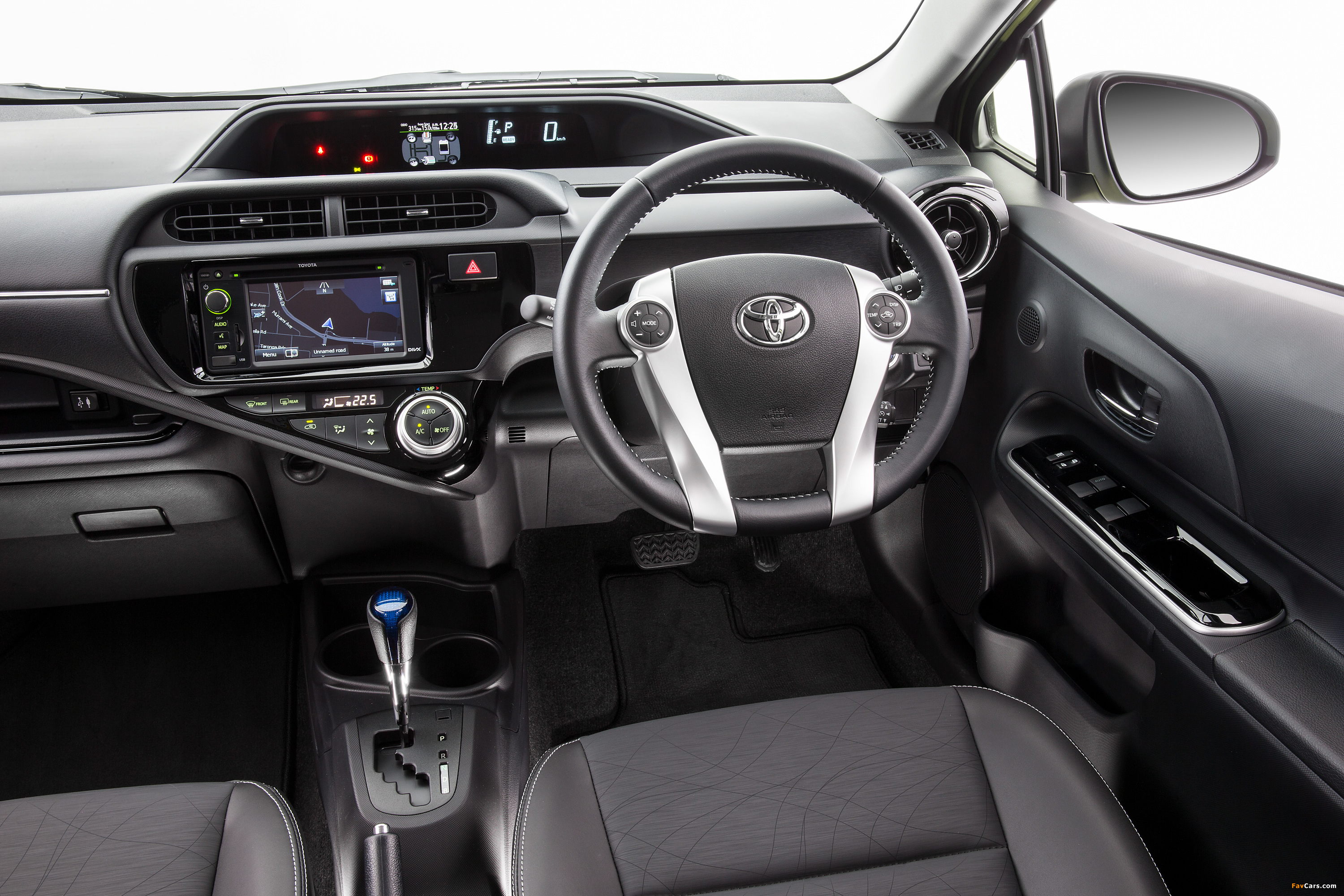 Pictures of Toyota Prius c AU-spec 2015 (3000 x 2000)